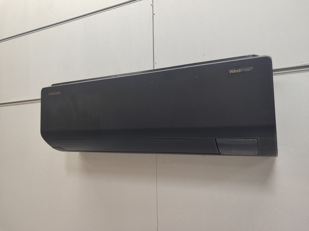 Samsung AR09CXFCA Wi-Fi WindFree 9000 Btu Inverter Siyah Klima görsel 3